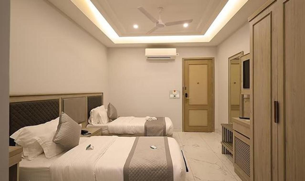 Fabhotel Prime Hampton By Ic'S Noida Exterior photo