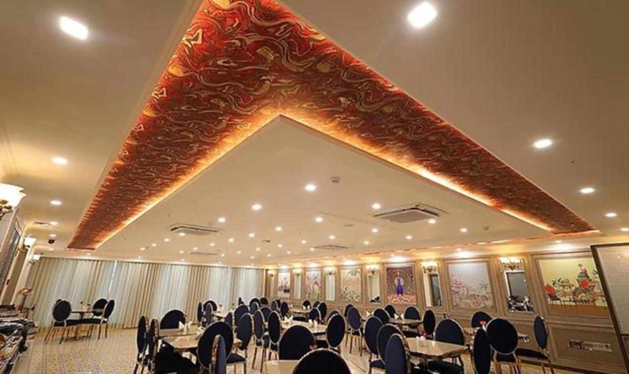 Fabhotel Prime Hampton By Ic'S Noida Exterior photo