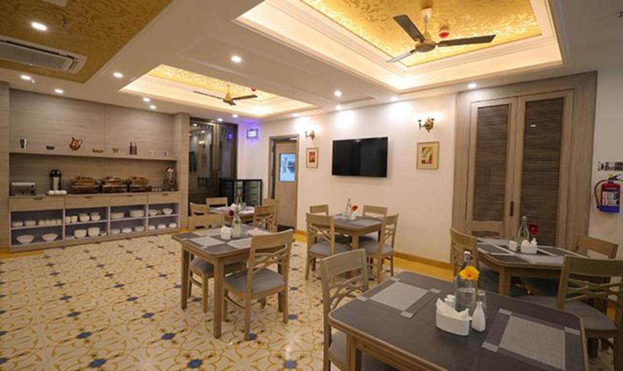 Fabhotel Prime Hampton By Ic'S Noida Exterior photo