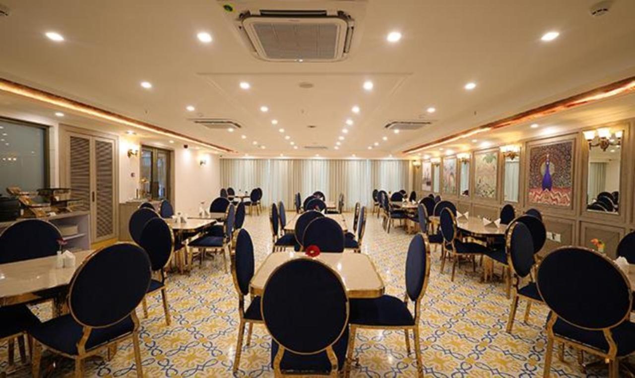 Fabhotel Prime Hampton By Ic'S Noida Exterior photo