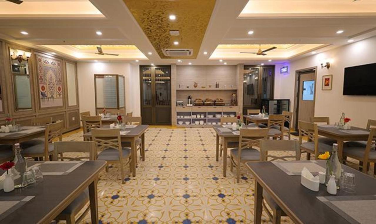 Fabhotel Prime Hampton By Ic'S Noida Exterior photo