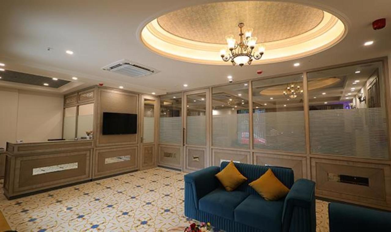 Fabhotel Prime Hampton By Ic'S Noida Exterior photo
