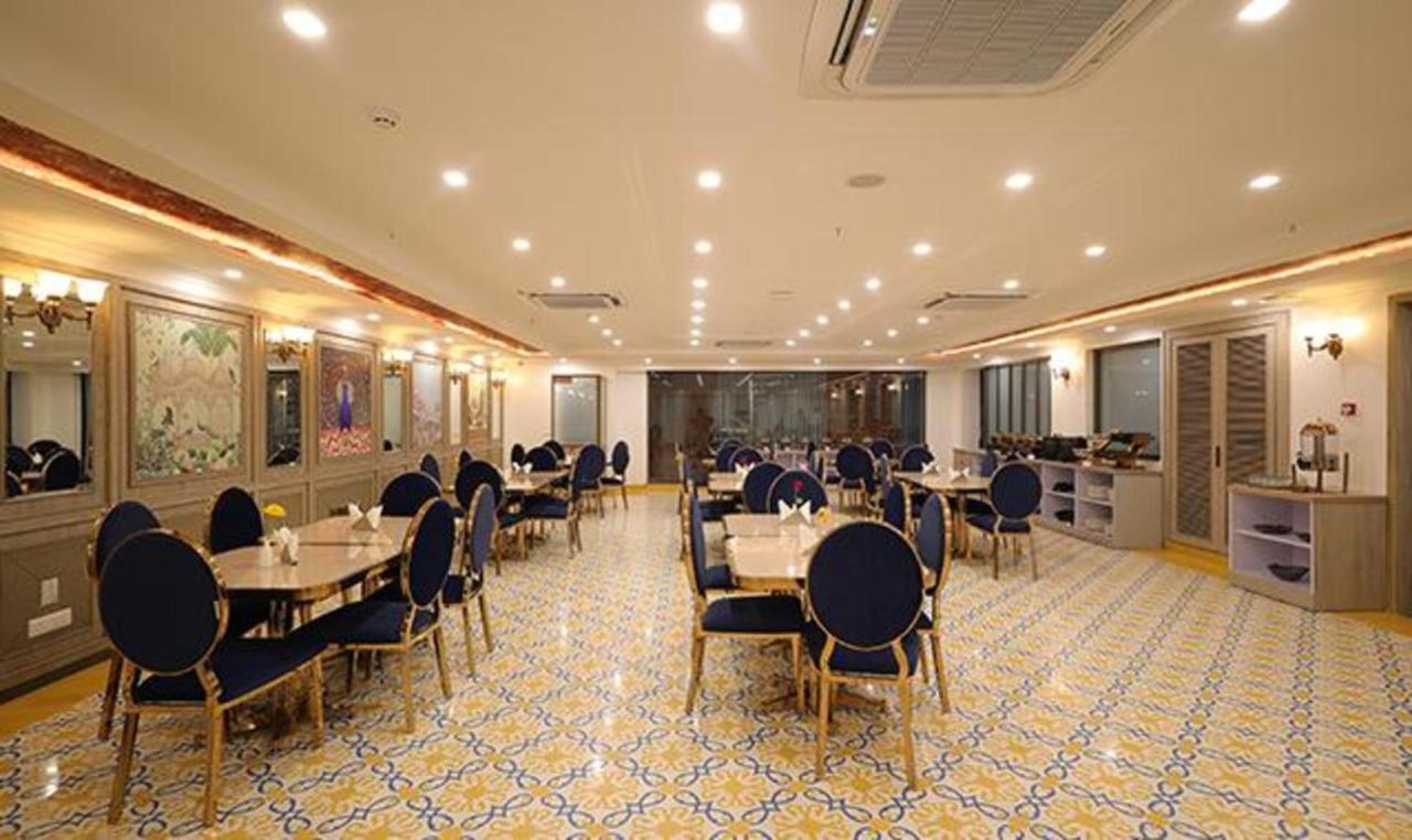 Fabhotel Prime Hampton By Ic'S Noida Exterior photo